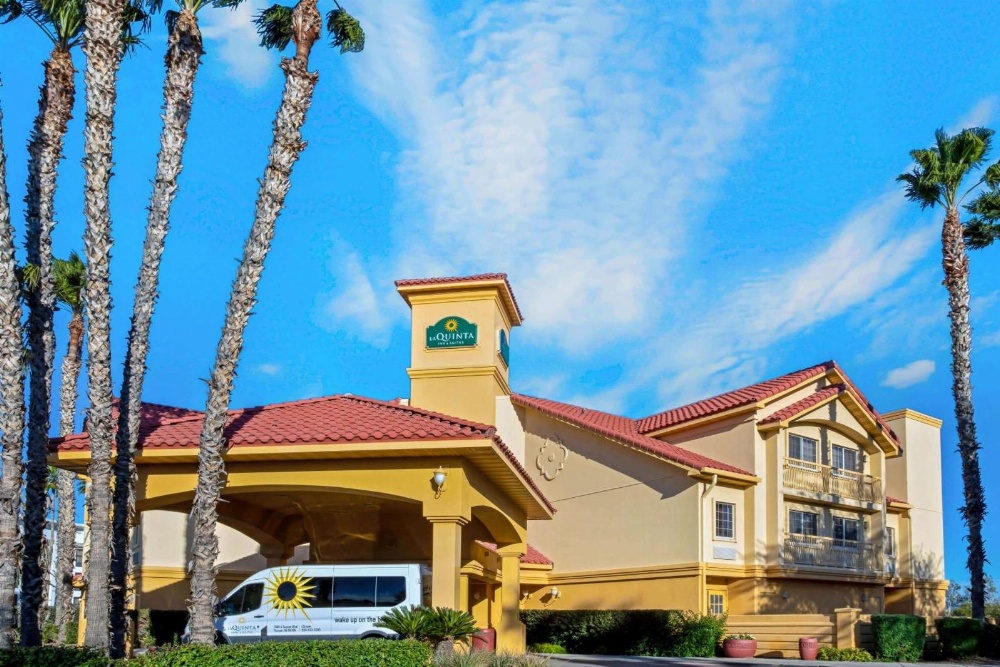La Quinta Inn & Suites by Wyndham Tucson Airport Main image
